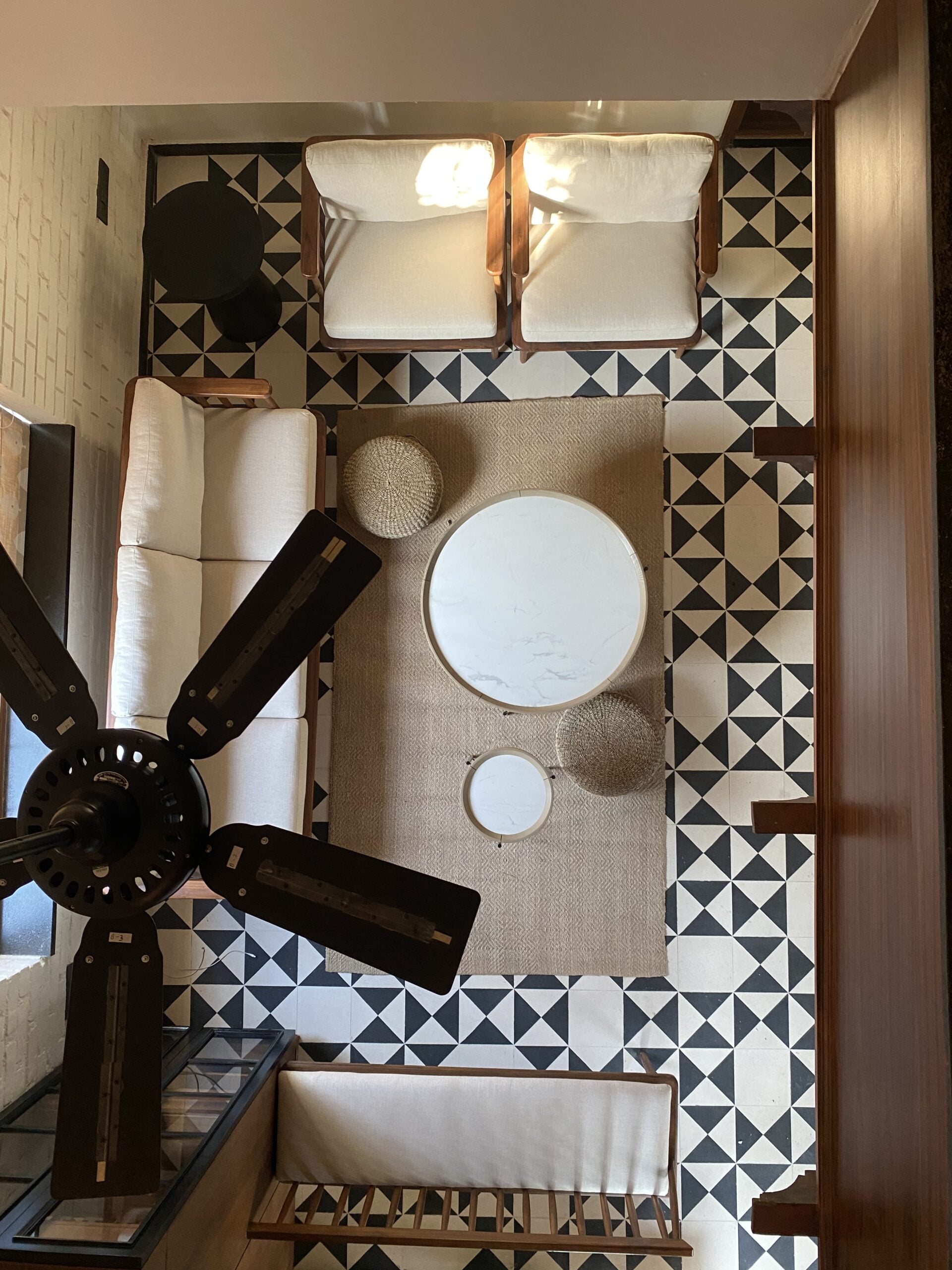 Designed for conversation: The seating arrangement is anchored by a large rug and bathed in natural light, creating an inviting social circle within the open-plan space.